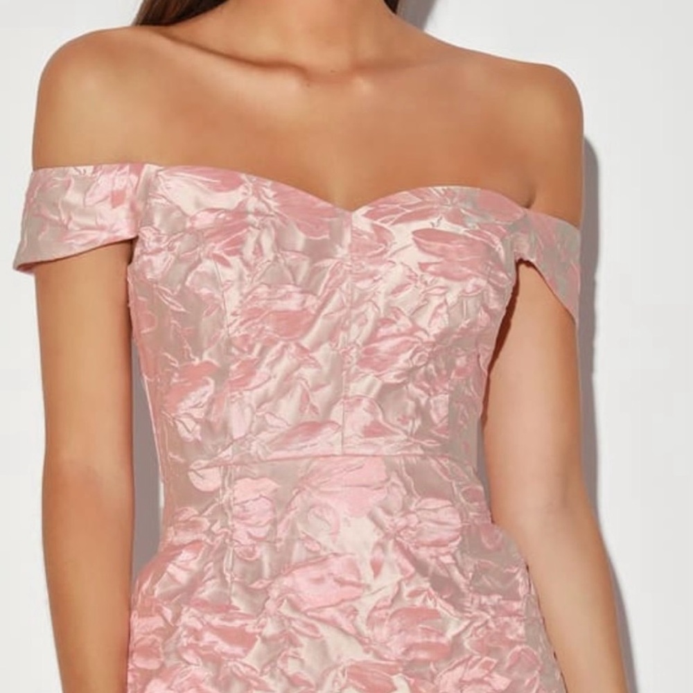 NWT Lulu’s You’re all heart pink jacquard satin off the shoulder dress - Picture 2 of 4